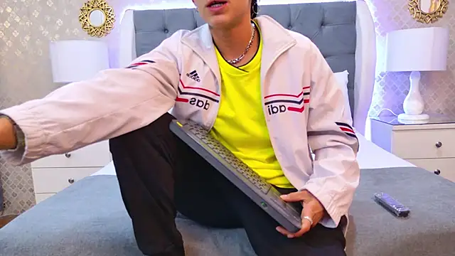 ZoeKrug online show from 18, 11, 2025