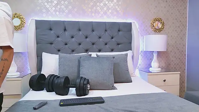 Snapshot of ZoeKrug chatting on 17, 12, 2025 ZoeKrug online show from 17, 12, 2025