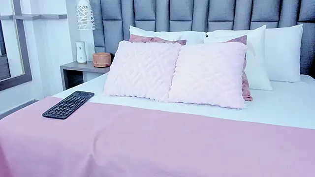 Snapshot of ZoeKrug chatting on 16, 2, 2026 ZoeKrug online show from 16, 2, 2026