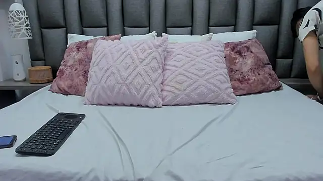 Snapshot of ZoeKrug chatting on 21, 2, 2026 ZoeKrug online show from 21, 2, 2026