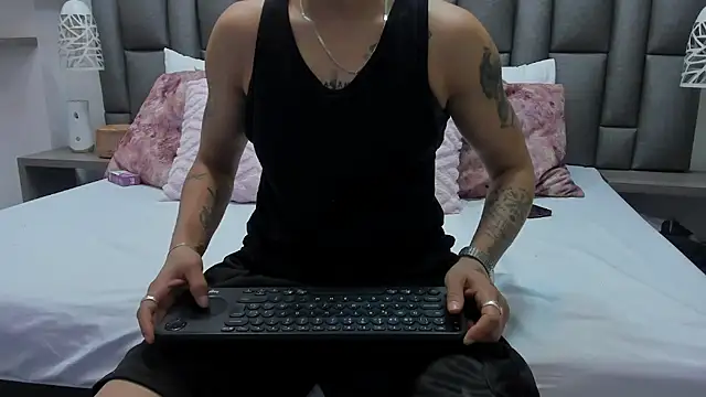 Snapshot of ZoeKrug chatting on 23, 2, 2026 ZoeKrug online show from 23, 2, 2026