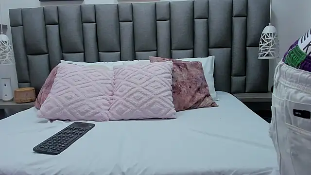 Snapshot of ZoeKrug chatting on 24, 2, 2026 ZoeKrug online show from 24, 2, 2026