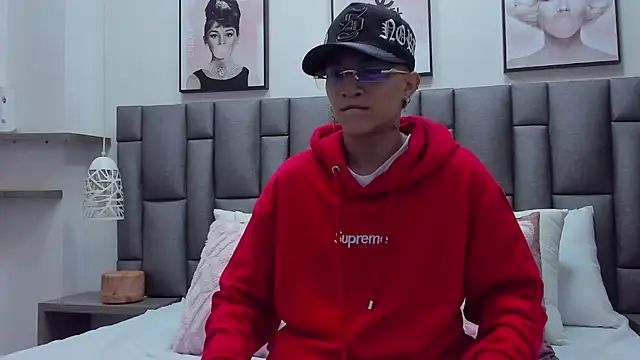 Snapshot of ZoeKrug chatting on 27, 2, 2026 ZoeKrug online show from 27, 2, 2026