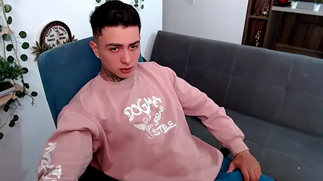 Snapshot of santii_ss chatting on 18, 3, 2026 santii ss online show from 18, 3, 2026