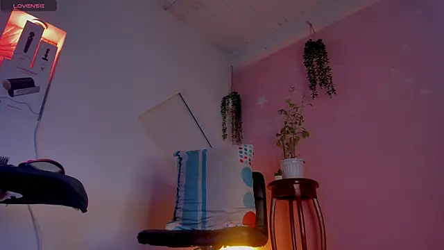 Snapshot of Chloe_cooperr chatting on 11, 10, 2025 Chloe cooperr online show from 11, 10, 2025