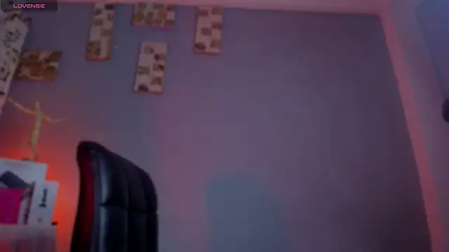 Snapshot of Chloe_cooperr chatting on 6, 11, 2025 Chloe cooperr online show from 6, 11, 2025