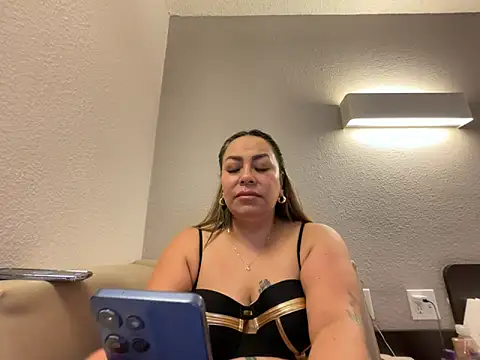 Snapshot of SamyHot2025 chatting on 10, 4, 2026 SamyHot2025 online show from 10, 4, 2026