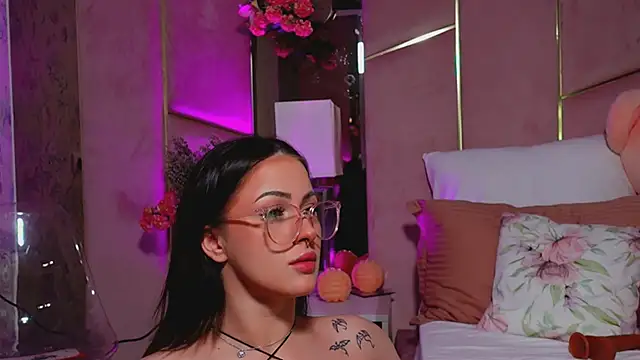 Snapshot of LucyLextonX chatting on 7, 4, 2026 LucyLextonX online show from 7, 4, 2026