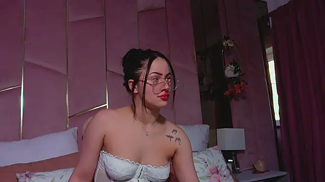 Snapshot of LucyLextonX chatting on 16, 4, 2026 LucyLextonX online show from 16, 4, 2026