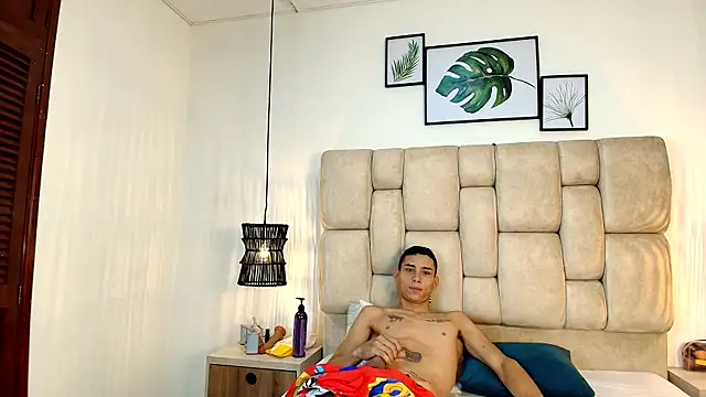 Zoelucas online show from 4, 12, 2025