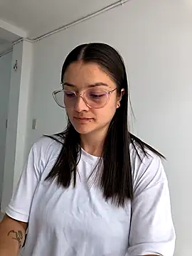 Coralinne   online show from 4, 4, 2026