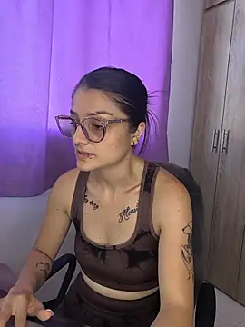 Snapshot of Coralinne__ chatting on 7, 7, 2026 Coralinne online show from 7, 7, 2026
