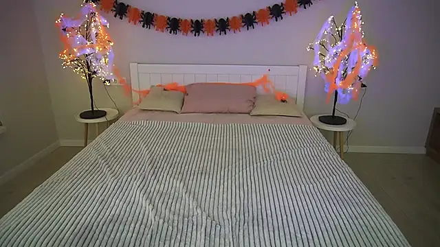 IvyLaurent online show from 2, 11, 2025