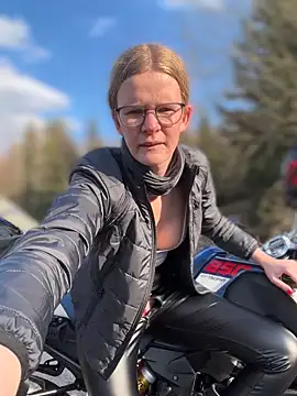 Snapshot of Bikergirl_97 chatting on 22, 3, 2026 Bikergirl 97 online show from 22, 3, 2026