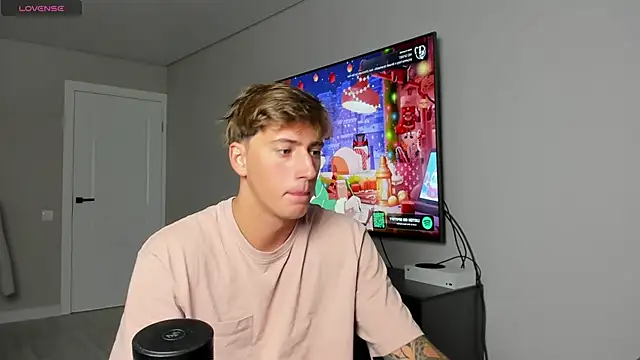 Snapshot of DaniHort chatting on 15, 12, 2025 DaniHort online show from 15, 12, 2025