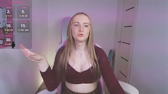 Snapshot of Vi_Luxy chatting on 4, 4, 2026 Vi Luxy online show from 4, 4, 2026