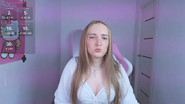 Snapshot of Vi_Luxy chatting on 5, 4, 2026 Vi Luxy online show from 5, 4, 2026