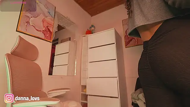 Dannaa Lovs online show from 10, 10, 2025