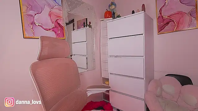 Dannaa Lovs online show from 24, 10, 2025