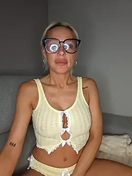 Snapshot of Bellarose_xx chatting on 3, 7, 2026 Bellarose xx online show from 3, 7, 2026