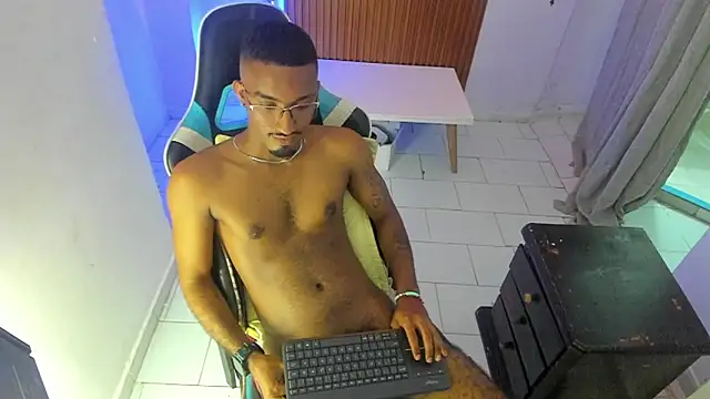 Snapshot of Darwin_mayo chatting on 18, 4, 2026 Darwin mayo online show from 18, 4, 2026