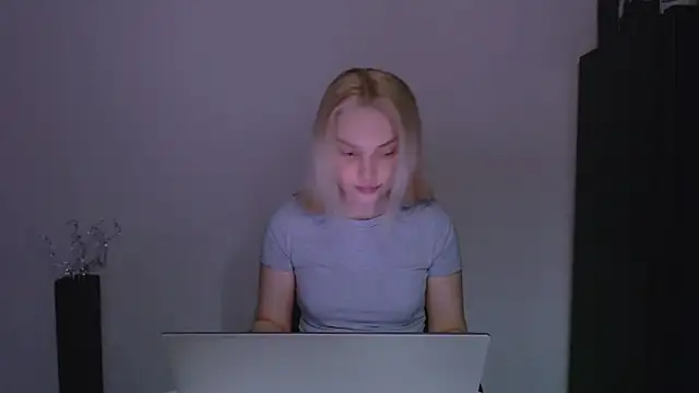Snapshot of Lia_noo_regrets chatting on 3, 4, 2026 Lia noo regrets online show from 3, 4, 2026