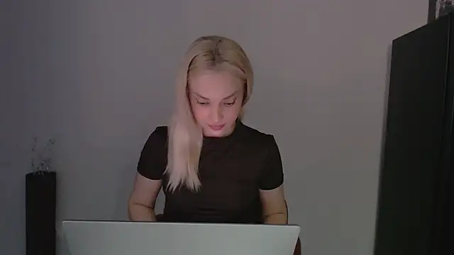 Snapshot of Lia_noo_regrets chatting on 19, 4, 2026 Lia noo regrets online show from 19, 4, 2026