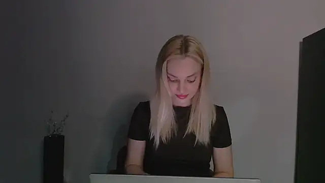 Snapshot of Lia_noo_regrets chatting on 19, 4, 2026 Lia noo regrets online show from 19, 4, 2026