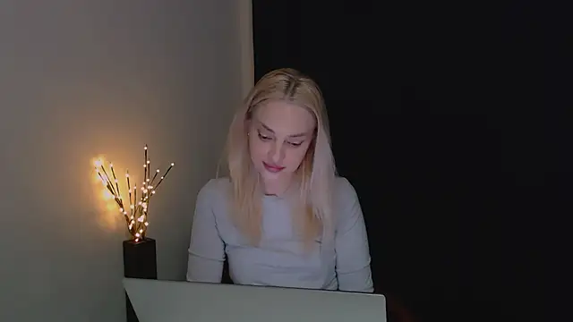 Snapshot of Lia_noo_regrets chatting on 20, 4, 2026 Lia noo regrets online show from 20, 4, 2026