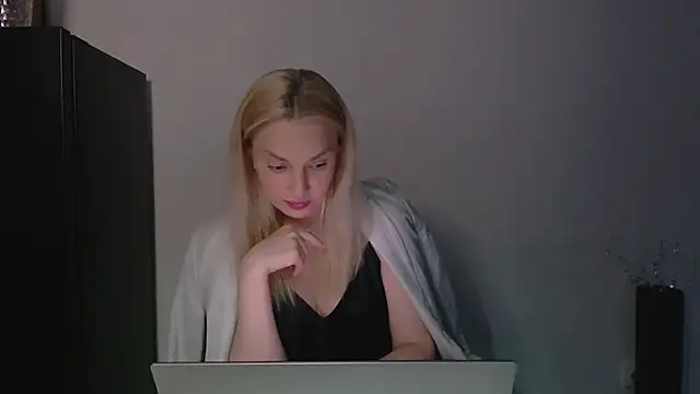 Snapshot of Lia_noo_regrets chatting on 3, 5, 2026 Lia noo regrets online show from 3, 5, 2026