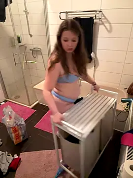 SweetTeenGirl online show from 28, 10, 2025