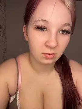 Snapshot of SweetTeenGirl chatting on 13, 4, 2026 SweetTeenGirl online show from 13, 4, 2026