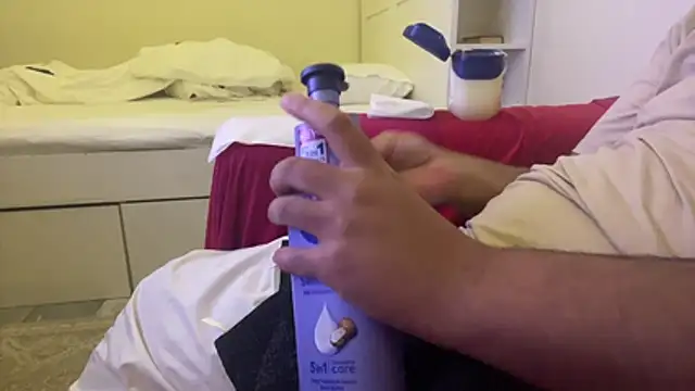 Snapshot of qnawafp chatting on 4, 11, 2025 qnawafp online show from 4, 11, 2025