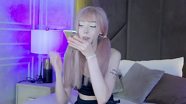 Snapshot of Evelyn_Neal chatting on 7, 10, 2025 Evelyn Neal online show from 7, 10, 2025