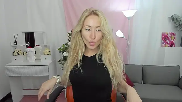 Snapshot of AstraMonroe chatting on 17, 4, 2026 AstraMonroe online show from 17, 4, 2026