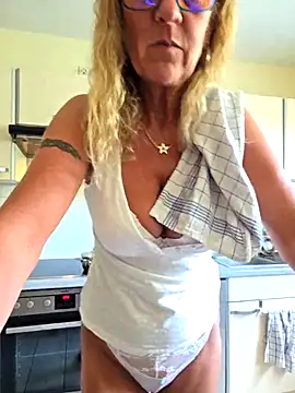 Snapshot of HotWifeLyn68 chatting on 21, 7, 2026 HotWifeLyn68 online show from 21, 7, 2026