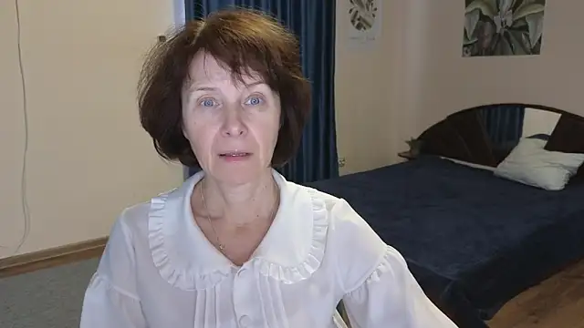 Lia Tito online show from 8, 11, 2025