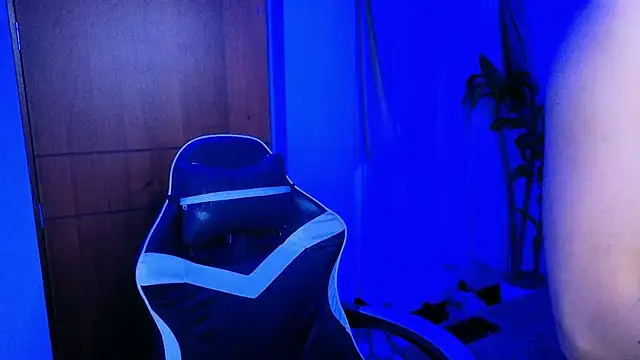 Snapshot of taichi_bluy chatting on 18, 11, 2025 taichi bluy online show from 18, 11, 2025