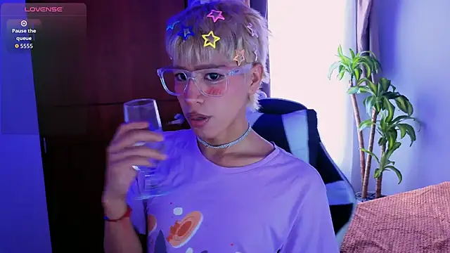 Snapshot of taichi_bluy chatting on 29, 11, 2025 taichi bluy online show from 29, 11, 2025