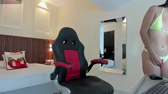 Snapshot of AURORAMARTIN2 chatting on 3, 12, 2025 AURORAMARTIN2 online show from 3, 12, 2025