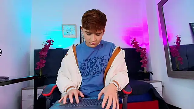 Lucass love online show from 8, 3, 2026