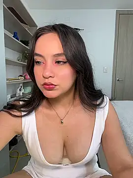 Snapshot of lunatorch chatting on 18, 4, 2026 lunatorch online show from 18, 4, 2026