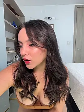 Snapshot of lunatorch chatting on 23, 4, 2026 lunatorch online show from 23, 4, 2026