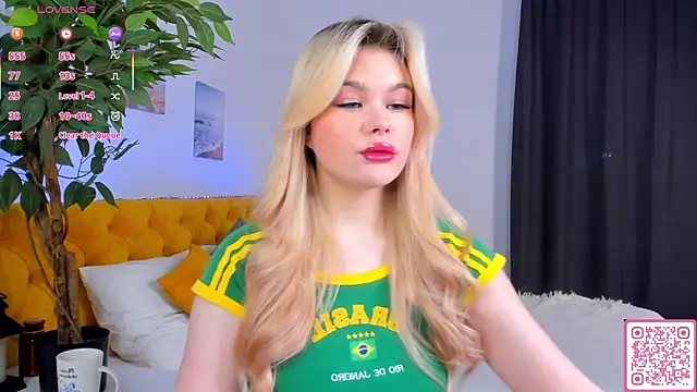 Snapshot of ShyEmma_ chatting on 21, 3, 2026 ShyEmma online show from 21, 3, 2026