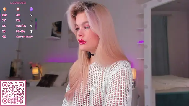 Snapshot of ShyEmma_ chatting on 7, 4, 2026 ShyEmma online show from 7, 4, 2026