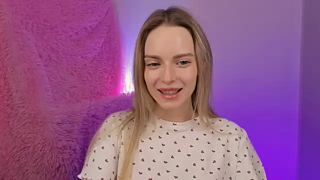 Snapshot of JuliaBrewwer chatting on 2, 10, 2025 JuliaBrewwer online show from 2, 10, 2025