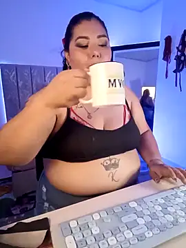 Snapshot of AndreaKinky chatting on 4, 11, 2025 AndreaKinky online show from 4, 11, 2025