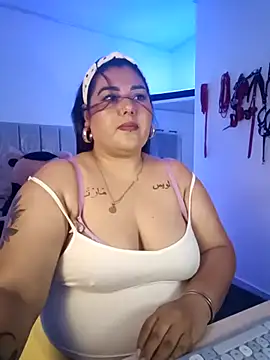 Snapshot of AndreaKinky chatting on 15, 11, 2025 AndreaKinky online show from 15, 11, 2025