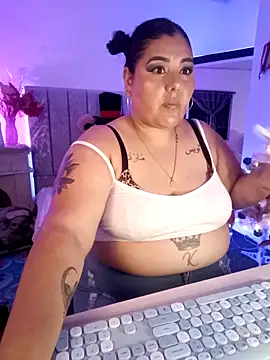 Snapshot of AndreaKinky chatting on 3, 12, 2025 AndreaKinky online show from 3, 12, 2025