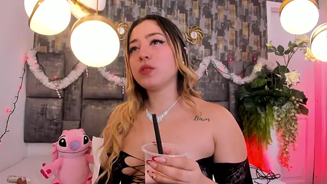 Snapshot of PatyLawrence chatting on 23, 11, 2025 PatyLawrence online show from 23, 11, 2025